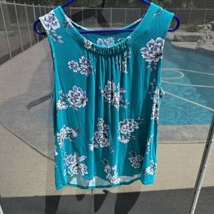 Croft and barrow sleeveless flow top emerald blue with white and blue flowers LG